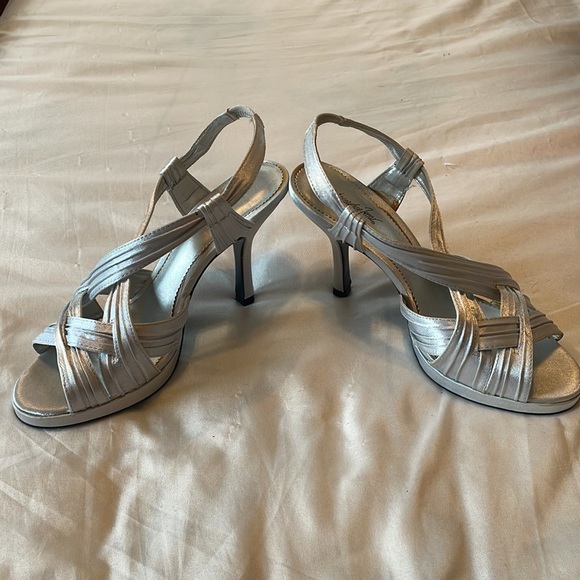 Jacqueline Ferrar Giselle new silver heels - Picture 2 of 5